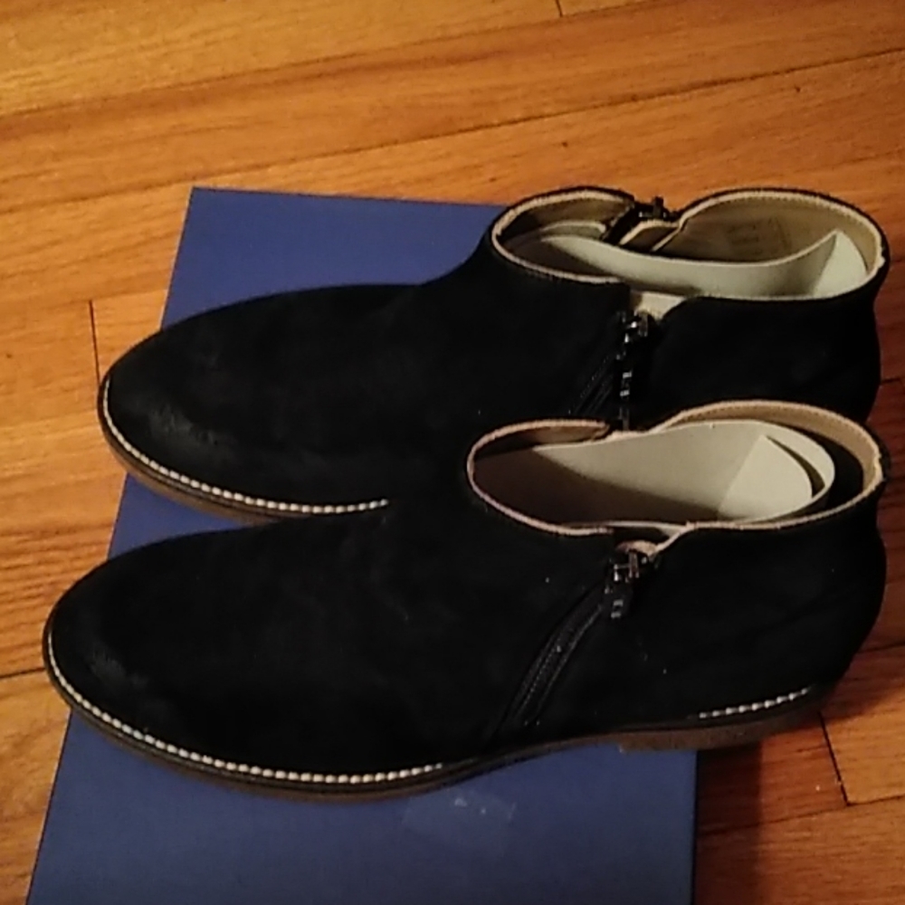 Italeau suede booties